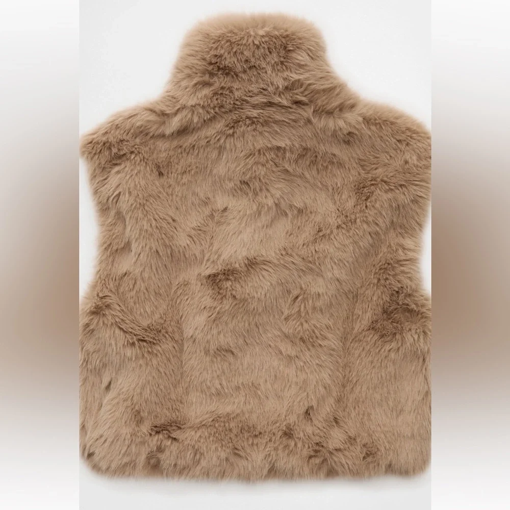 American Eagle - NWT Women's Tan Faux Fur Vest - Picture 6 of 8